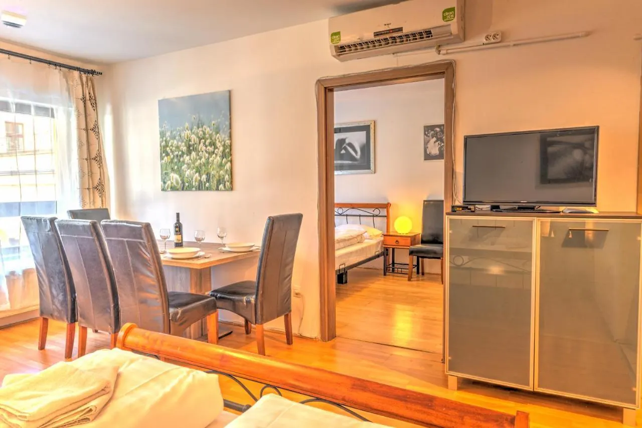 Budapest Center Apartments 0*,