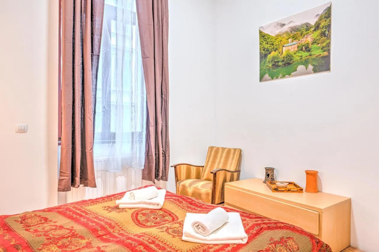 Budapest Center Apartments 0*,