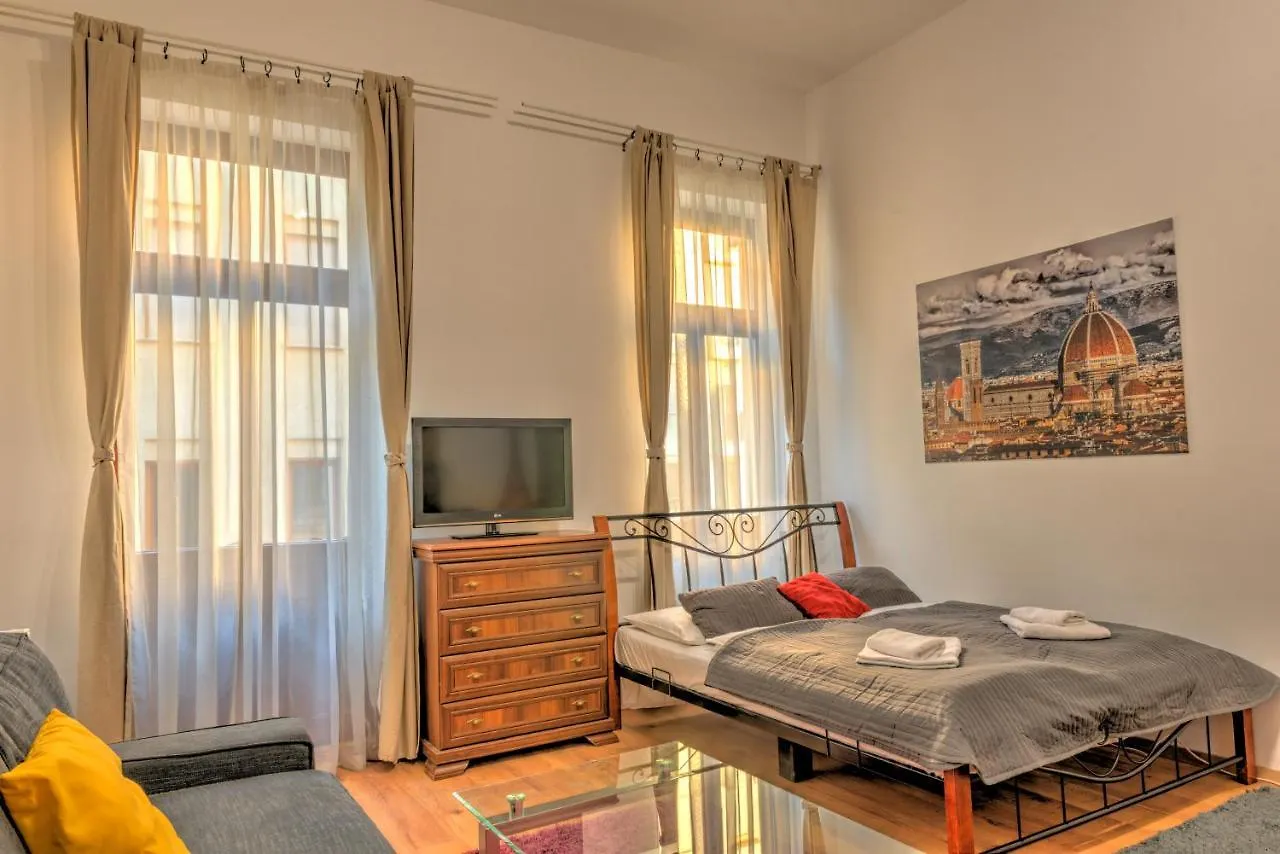 Budapest Center Apartments 0*,