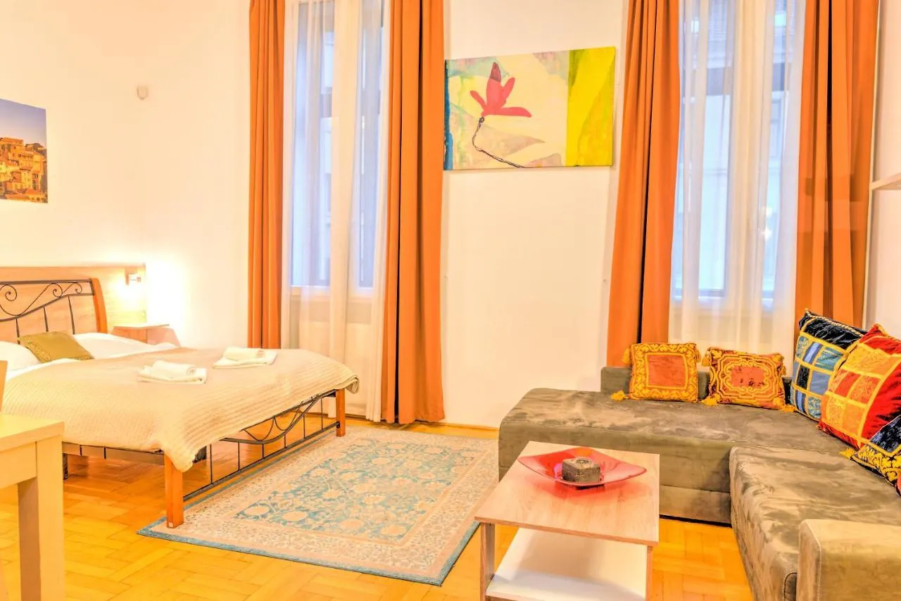 Budapest Center Apartments المجر
